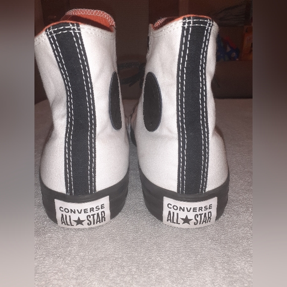 Converse high tops Sz.6M Sz.8W EUC. Black/White/Orange - Picture 6 of 7